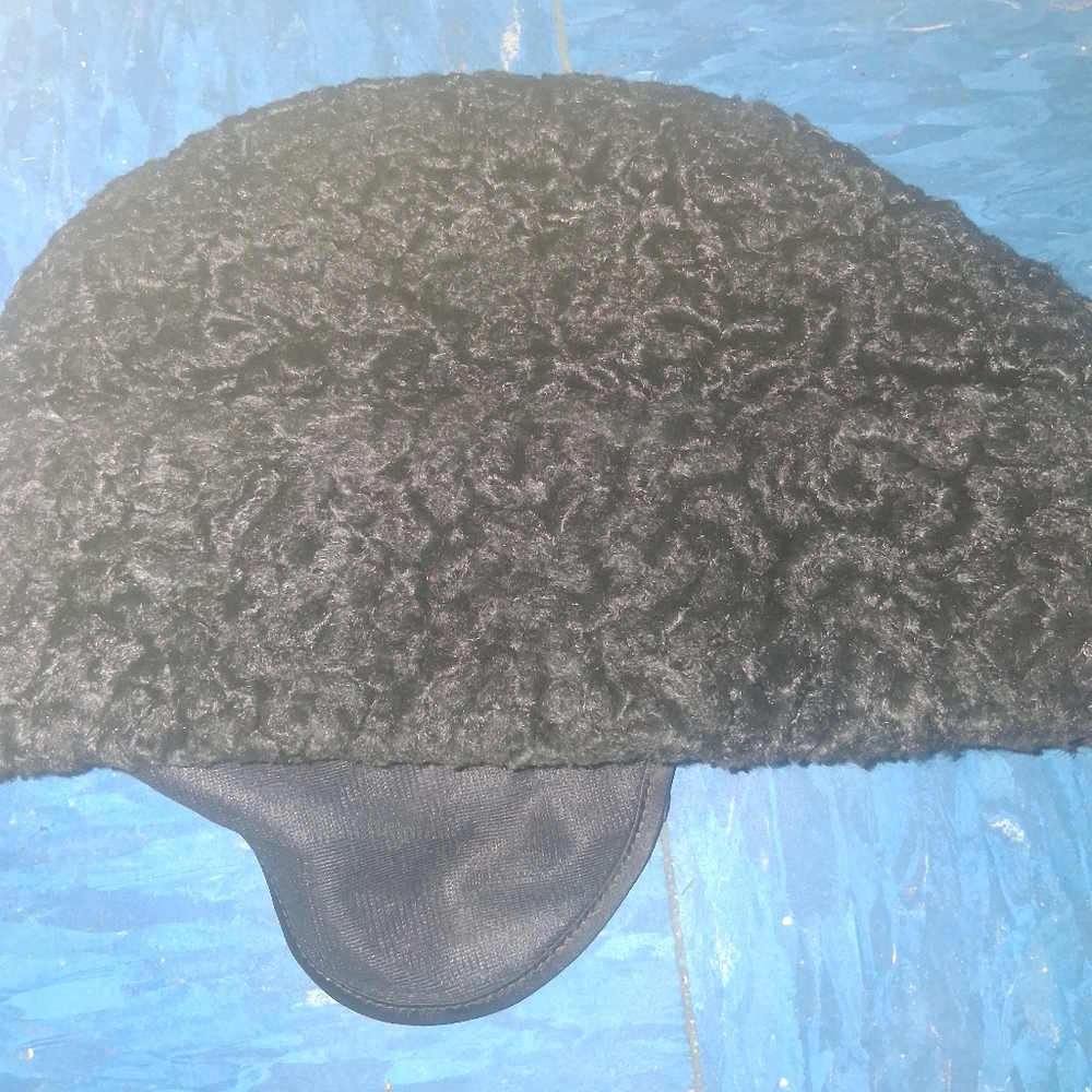 VERY HANDSOME DOBBS VINTAGE BLACK RUSSIAN STYLE CAP. SIZE LARGE